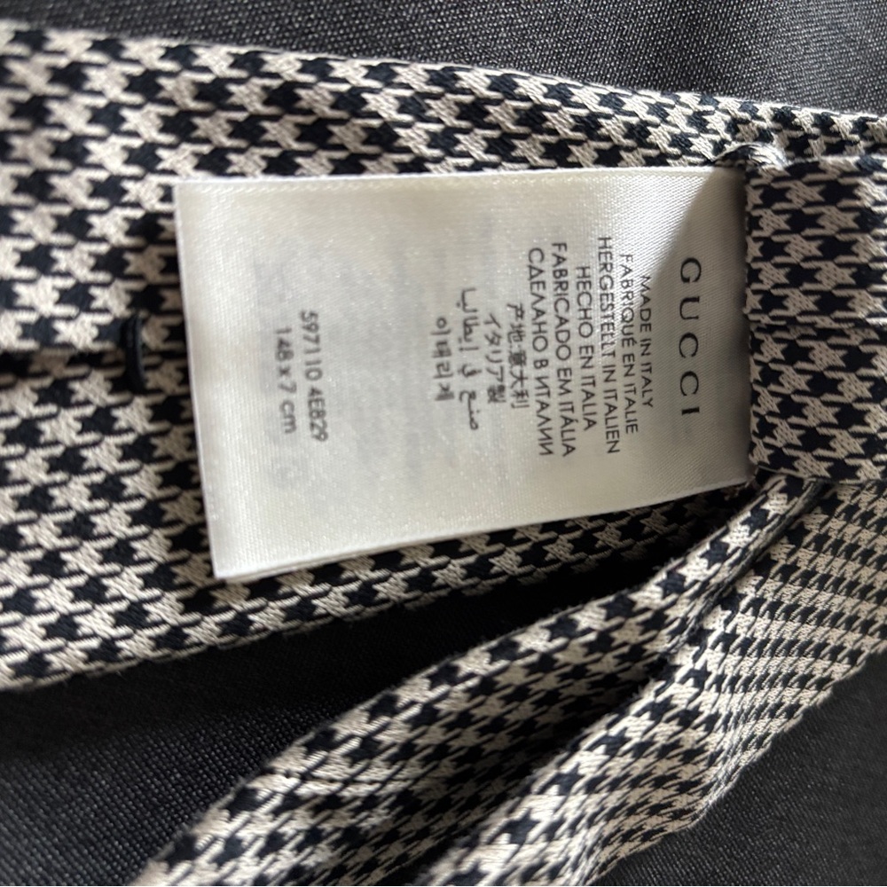 Gucci GG Bee Crest Houndstooth Check Black And White Men’s Neck Tie Silk - Picture 6 of 6